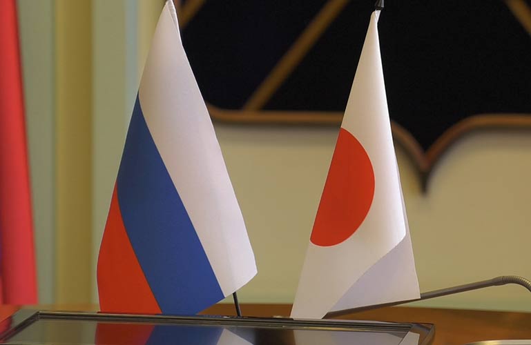 Японский и Русский гос.флаги на встрече представителей